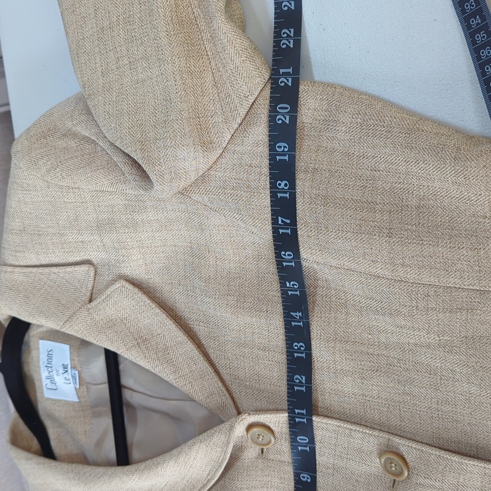 Le Suit, Lightweight Beige Blazer. Sz 14 - Picture 4 of 8